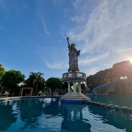 Libertyland Waterpark Resort Dau Bagian luar foto